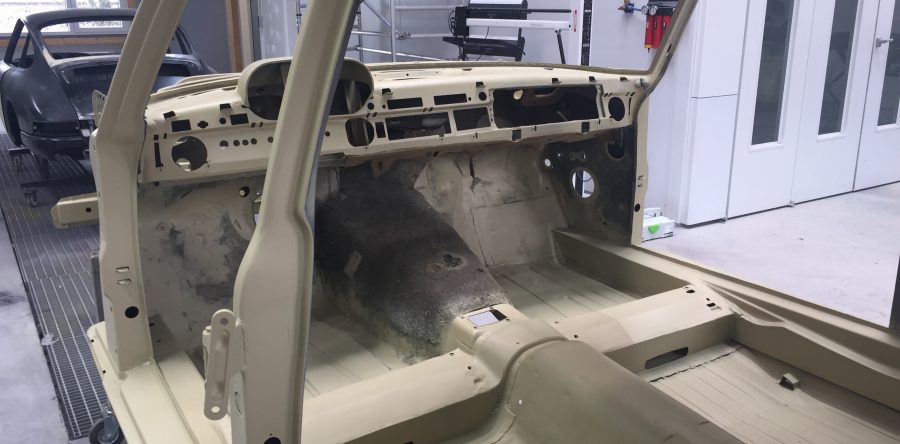 Mercedes innen grundiert